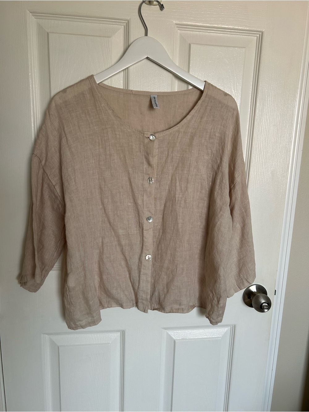 Relaxed Fit OS Made in Italy 100% Linen Button-Front Linen Top in Light Beige